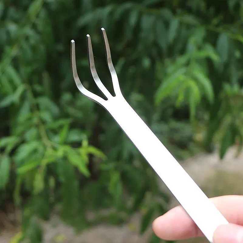 1Pc 3-Prong Allentare Terreno  - Bonsai Garden Rake recensione e prezzo